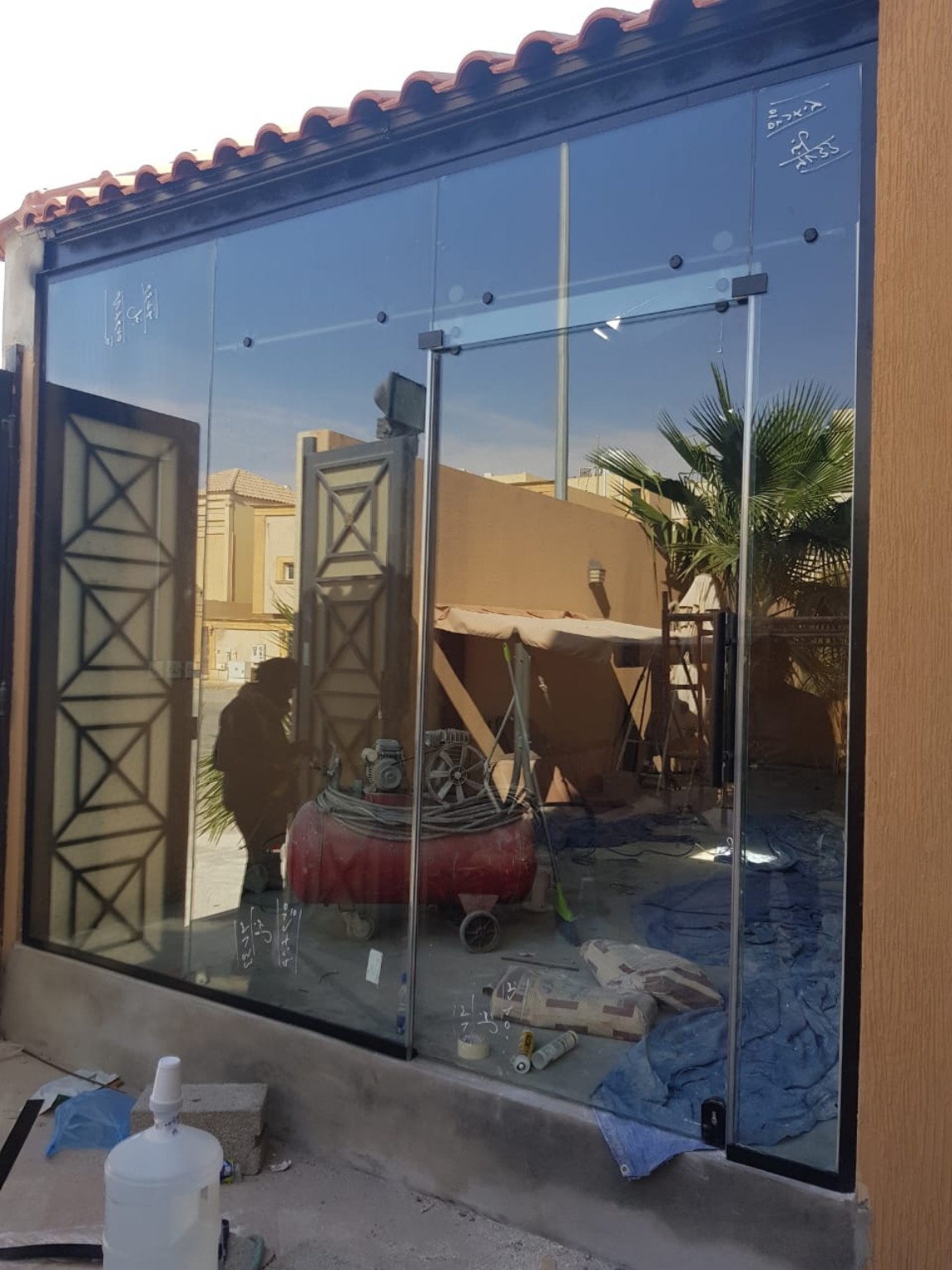 واجهة زجاجية خارجية