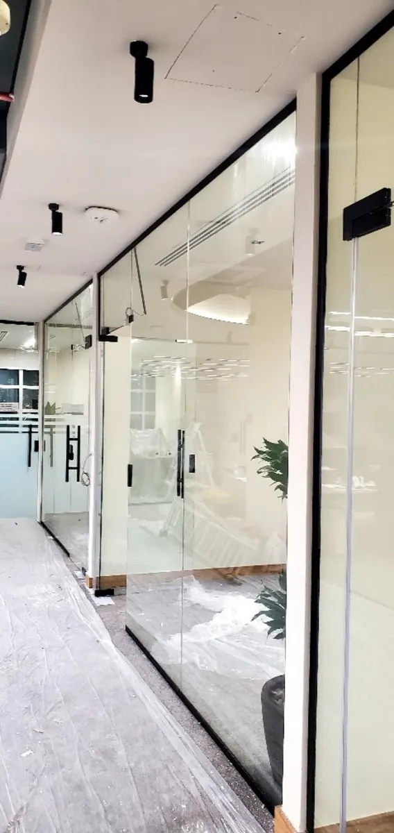 أعمال زجاج سكريت رقم 13